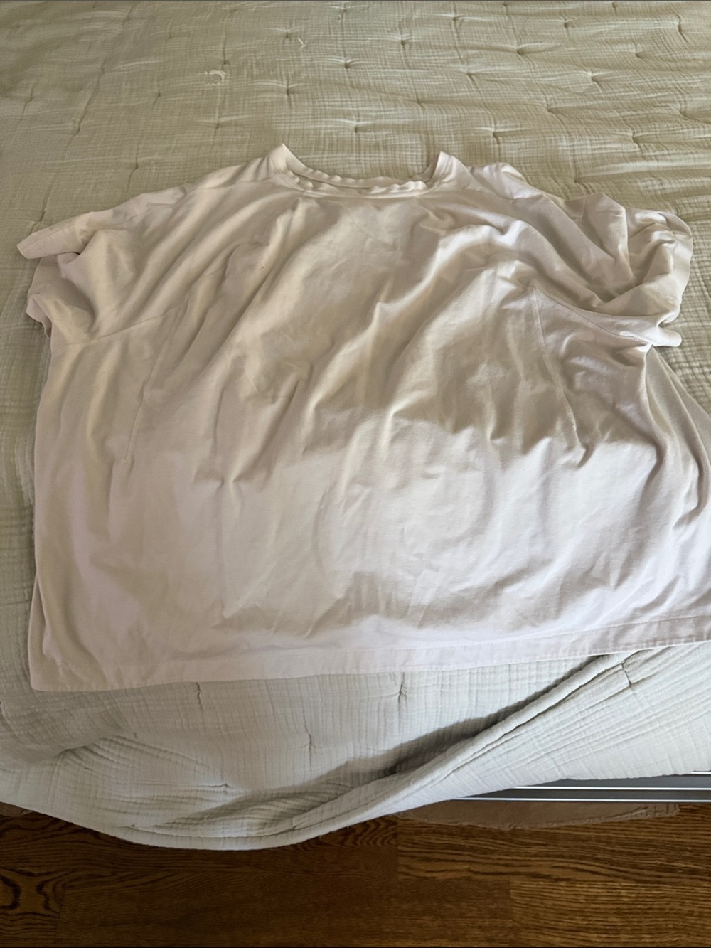 Athleta Women’s cream colored t-shirt.  Worn only a few times. Size 3x.